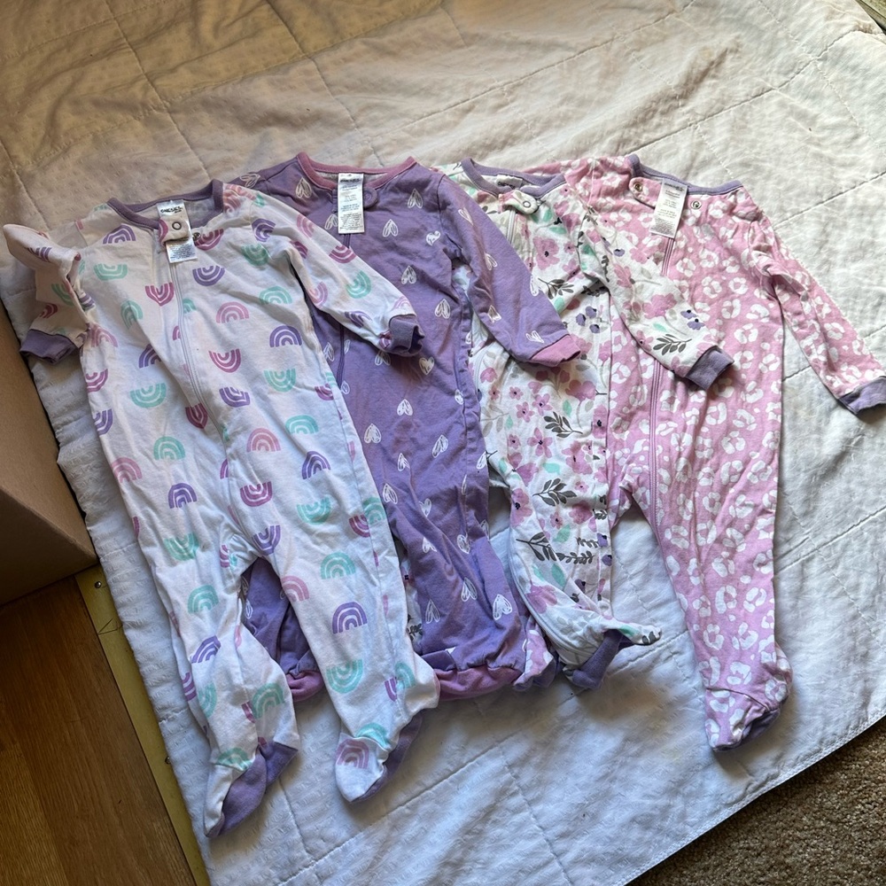 4 FOR 1 Onesies